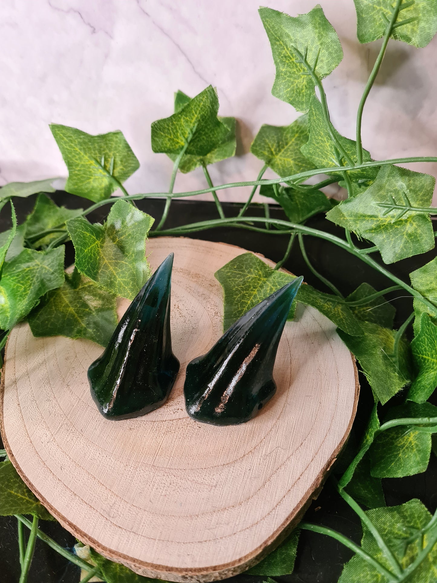 Verschiedene 4cm 3D-gedruckte Harzhörner mit transparentem, dehnbarem Nylonband – Perfekte Cosplay-Accessoires