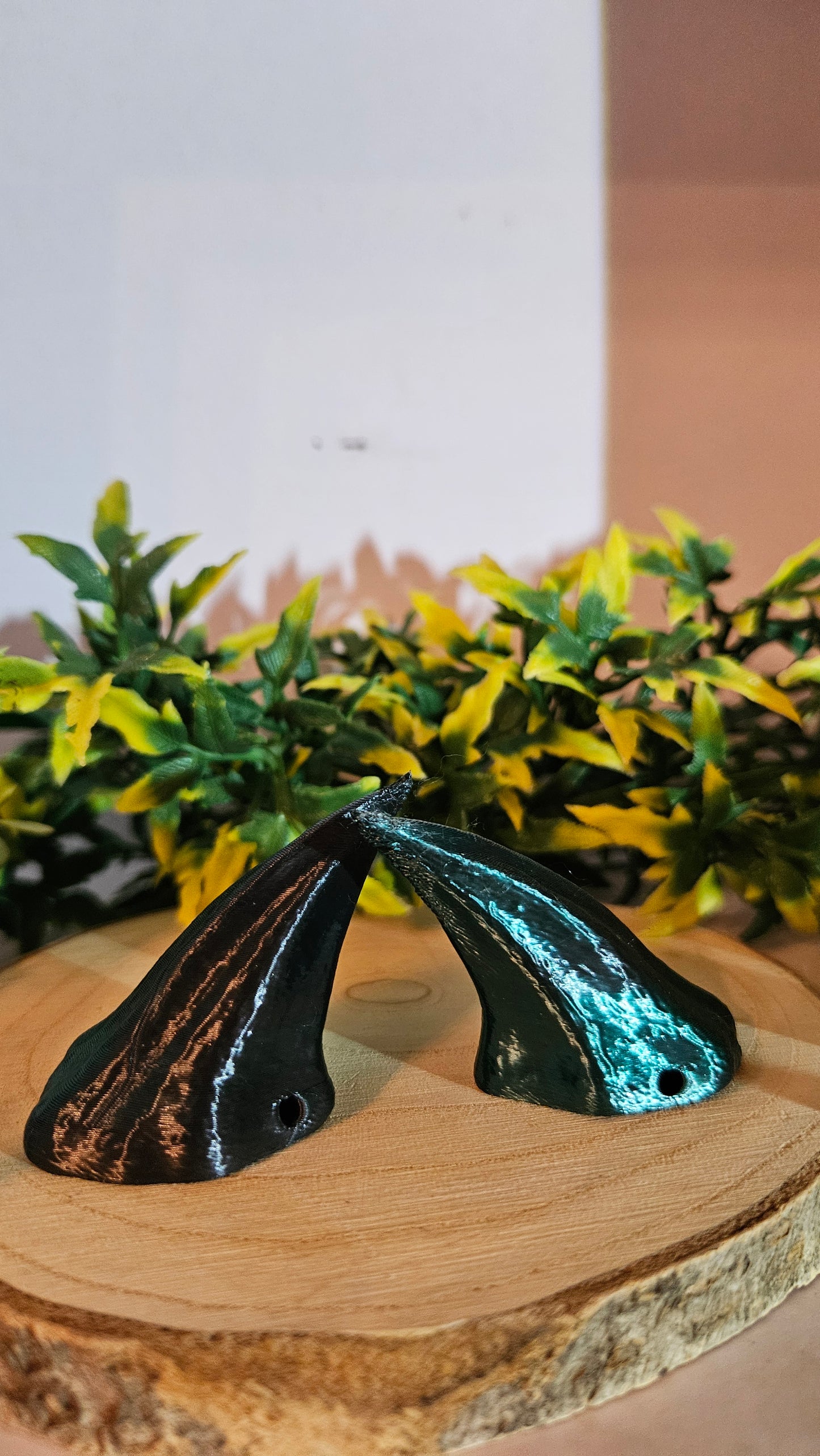 Verschiedene Cosplay 3D-gedruckte 4cm PLA-Hörner mit transparentem, dehnbarem Nylonband