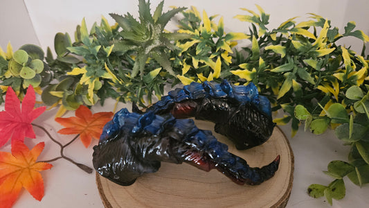 Magische Cosplay Hörner mit Schuppen – 3D-gedruckt & handbemalt aus Kunstharz (inkl. transparentem Trageband)