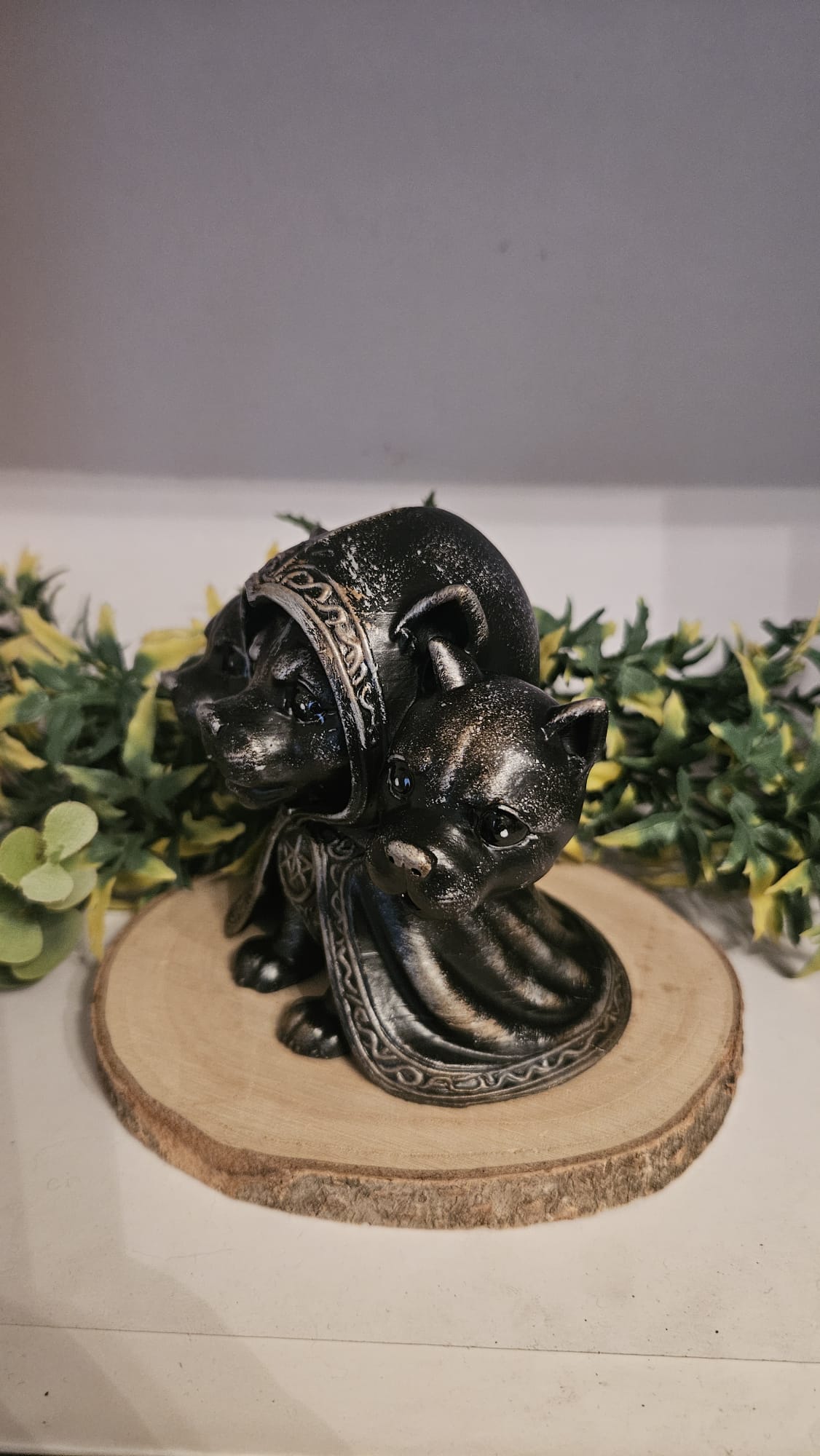 Mystical Gothic Cerberus Figurine - 3D-Printed Resin Decor, Hand-Painted, 10cm