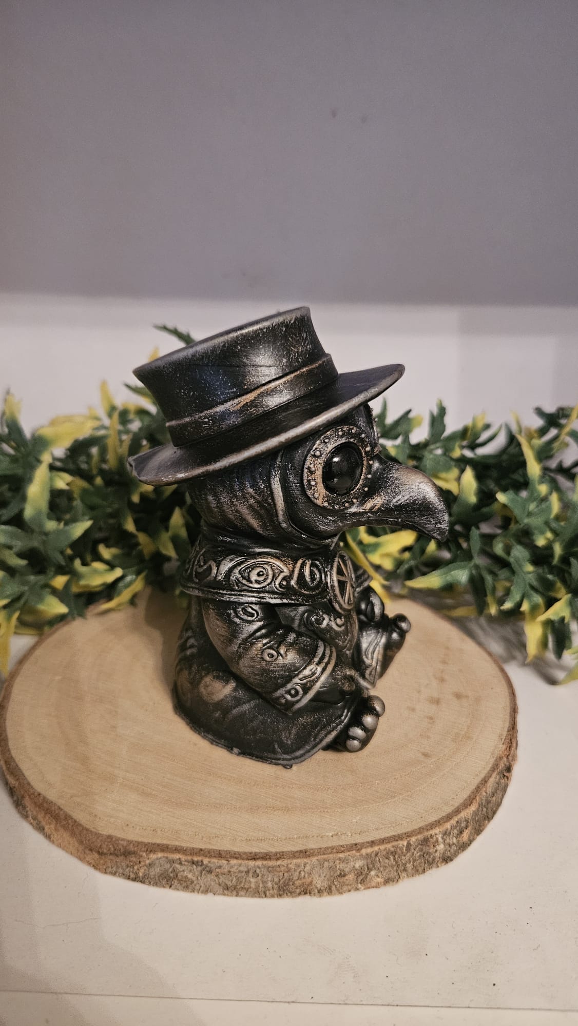 Mystische Plague Doktor Figur – Gothic Deko aus Kunstharz, handbemalt, 10cm