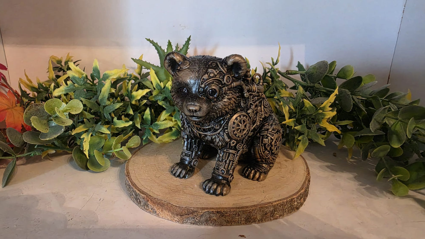 Steampunk Baby Bär – Handbemalte mystische Deko Figur aus Kunstharz (10 cm, 68 g)