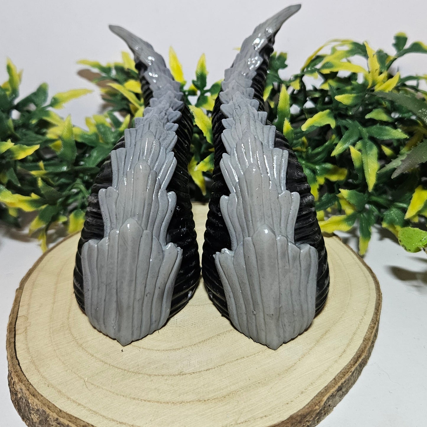 Cosplay Hörner mit Schuppen – 3D-gedruckt und handbemalt, 7cm, Harz, mit transparentem dehnbarem Nylonband