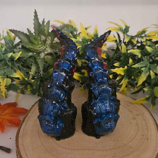 Magische Cosplay Hörner mit Schuppen – 3D-gedruckt & handbemalt aus Kunstharz (inkl. transparentem Trageband)