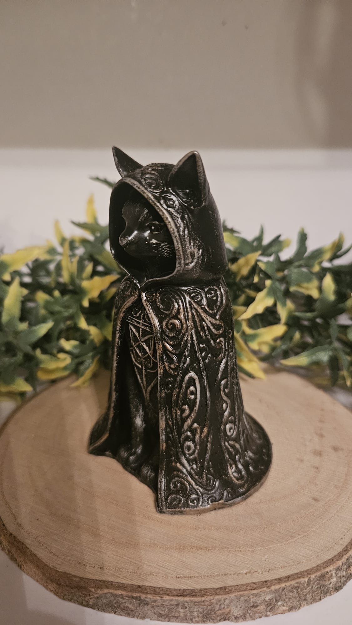 Mystical Gothic Cat Figurine - Hand-Painted Resin Decoration, approx. 10cm