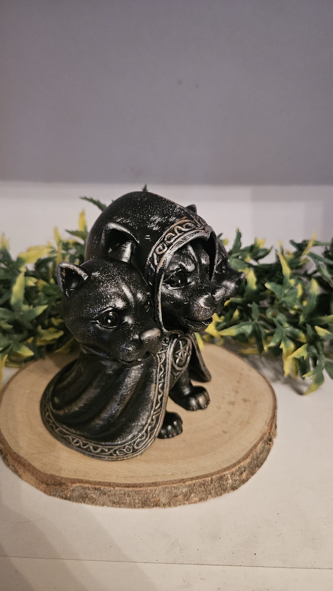 Mystical Gothic Cerberus Figurine - 3D-Printed Resin Decor, Hand-Painted, 10cm