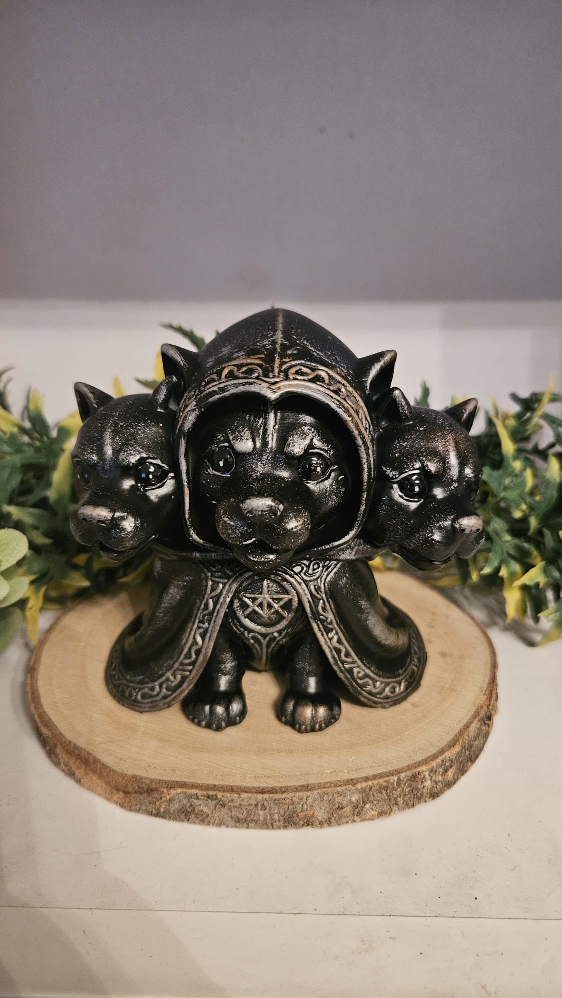 Mystical Gothic Cerberus Figurine - 3D-Printed Resin Decor, Hand-Painted, 10cm