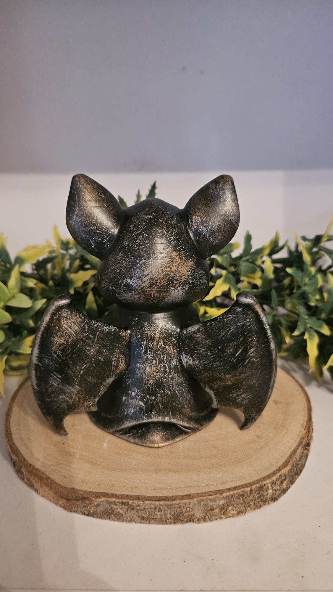 Mystical Gothic Bat Figurine - 3D-Printed & Hand-Painted Resin Decor (10 cm, 55 g)