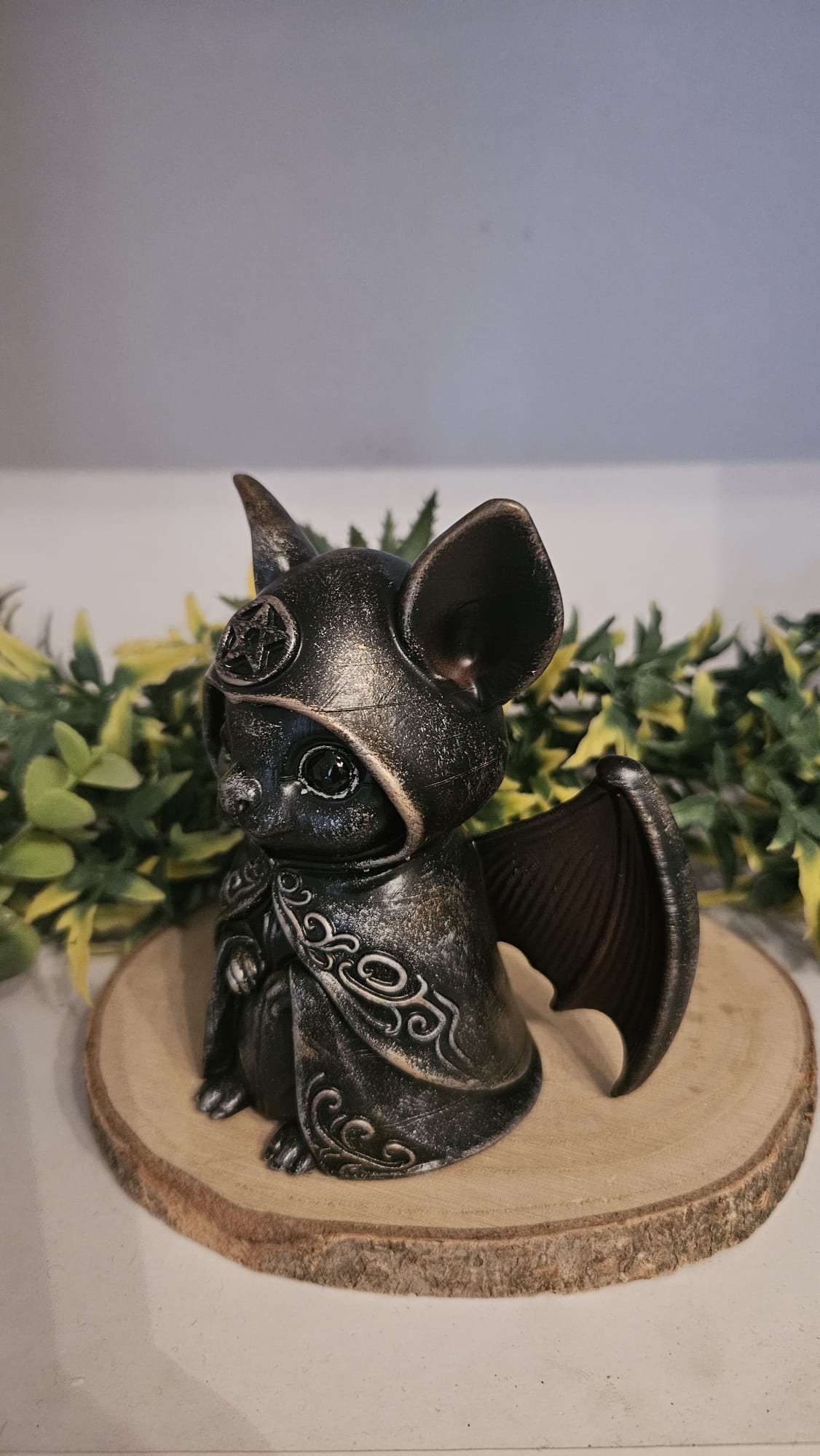 Mystical Gothic Bat Figurine - 3D-Printed & Hand-Painted Resin Decor (10 cm, 55 g)