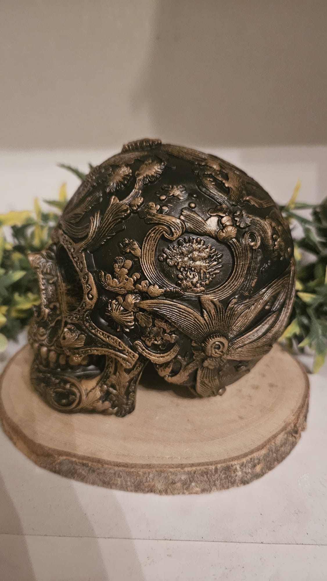 Mystical Ornamental Skull – Hand-painted Gothic Decorative Figurine made of Resin, 10 cm
