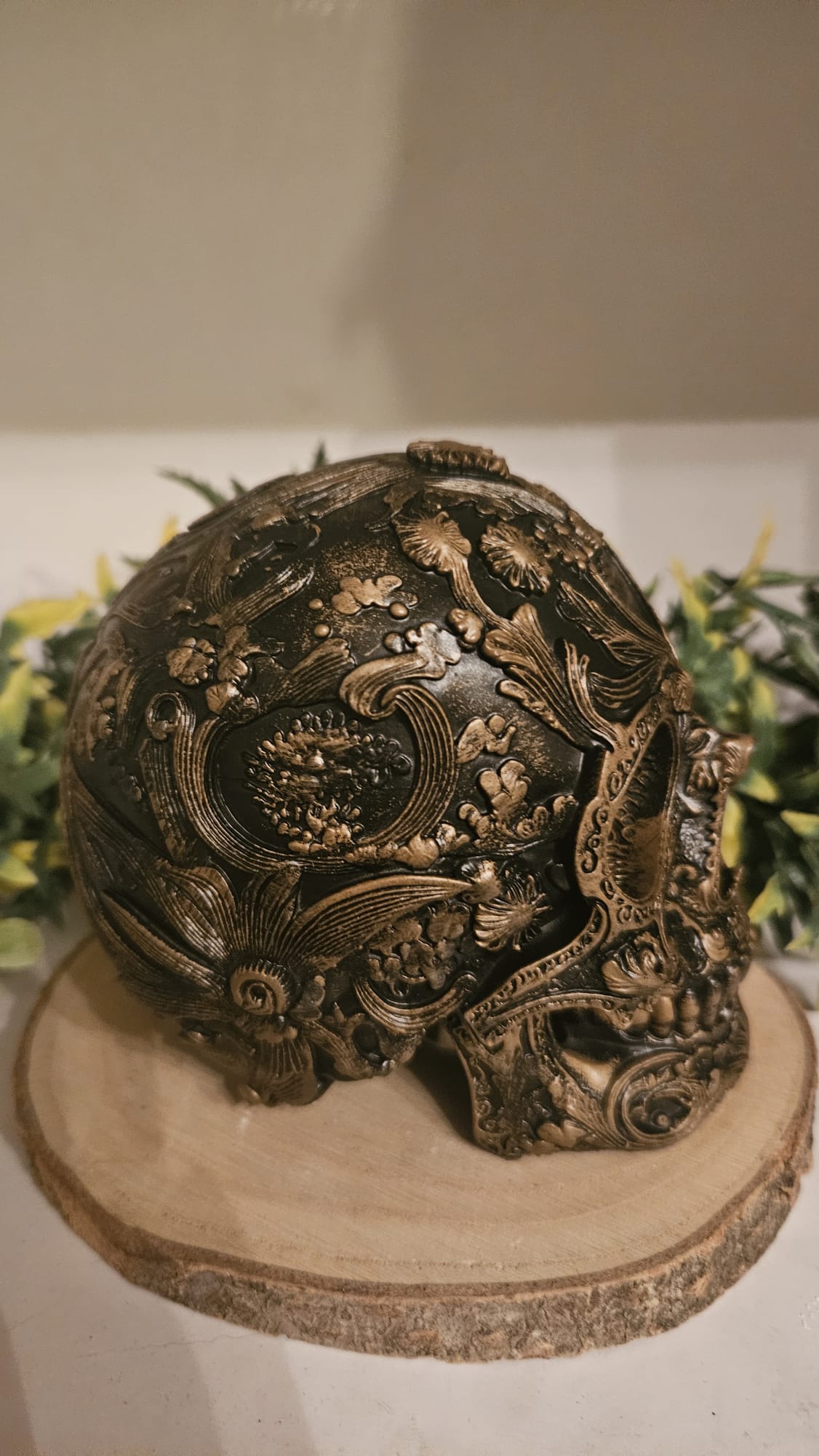 Mystical Ornamental Skull – Hand-painted Gothic Decorative Figurine made of Resin, 10 cm