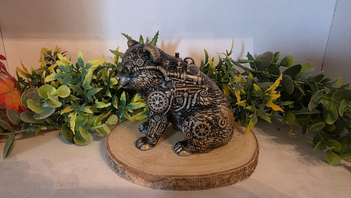 Steampunk Baby Bär – Handbemalte mystische Deko Figur aus Kunstharz (10 cm, 68 g)