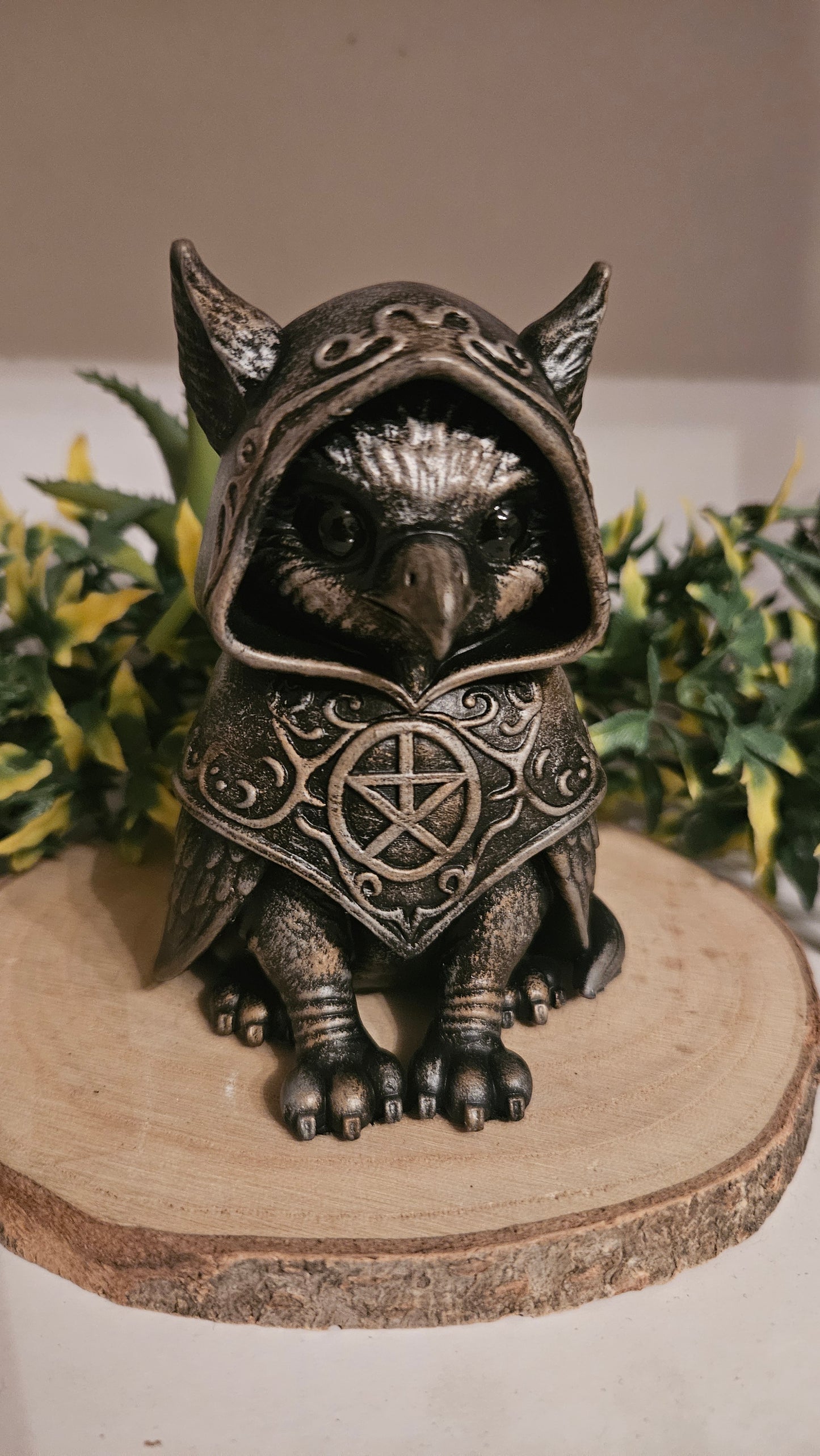 Mystical Gothic Griffon Guardian Figurine made of Resin – Hand-Painted Decorative Figure in Occult Style, approx. 10 cm
