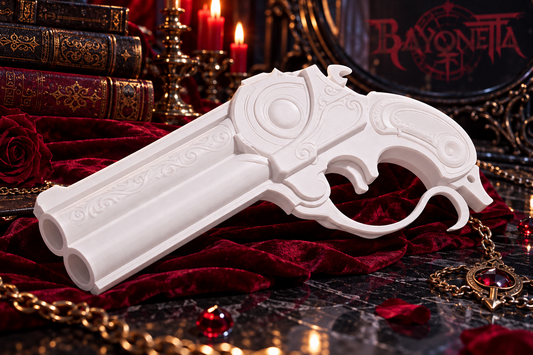 Scarborough Fair Bayonetta Pistole als weiße PLA-Cosplay-Replik vor roter gothic Fantasy-Kulisse