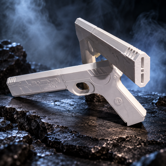 Silver Horn Trident Set als 3D-gedruckte Cosplay-Replik in dramatischer Produktinszenierung